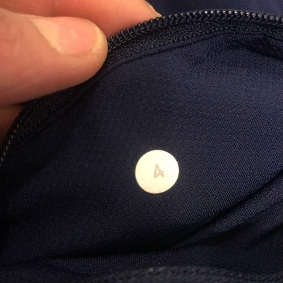 lululemon Pace Rival Mesh Crop Luxtreme Hero Blue Seven Wonders Multi 29” Sz 4 - Picture 5 of 8